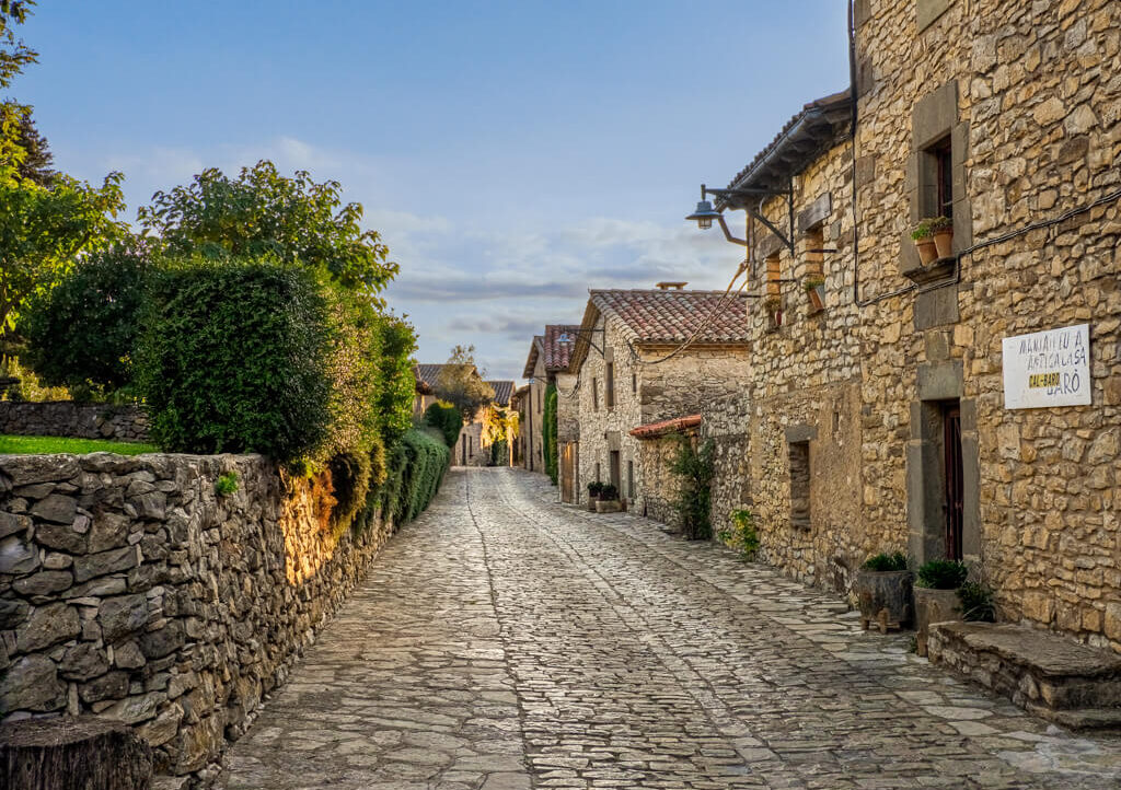Tavertet, un pueblo rodeado de riscos Calle en Tavertet