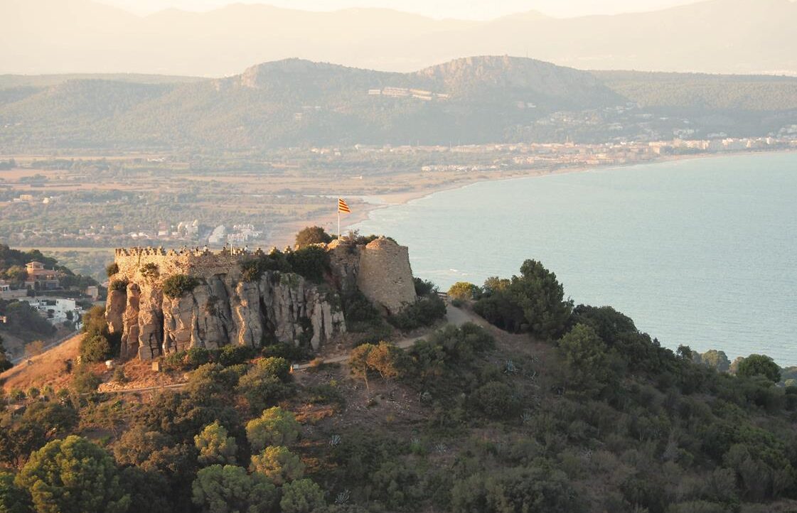 Castell de Begur, un mirador a la Costa Brava Castell de Begur