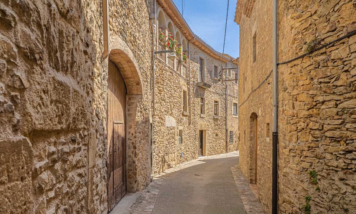 Palau-Sator, un petit poble medieval a Girona