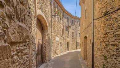 Palau-Sator, un petit poble medieval a Girona Palau-Sator, un petit poble medieval a Girona